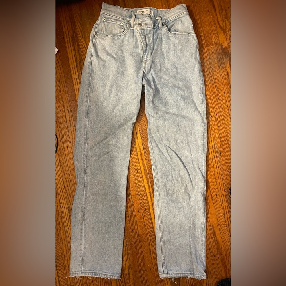 Abercrombie & Fitch Women's Light Blue Straight Leg Jeans